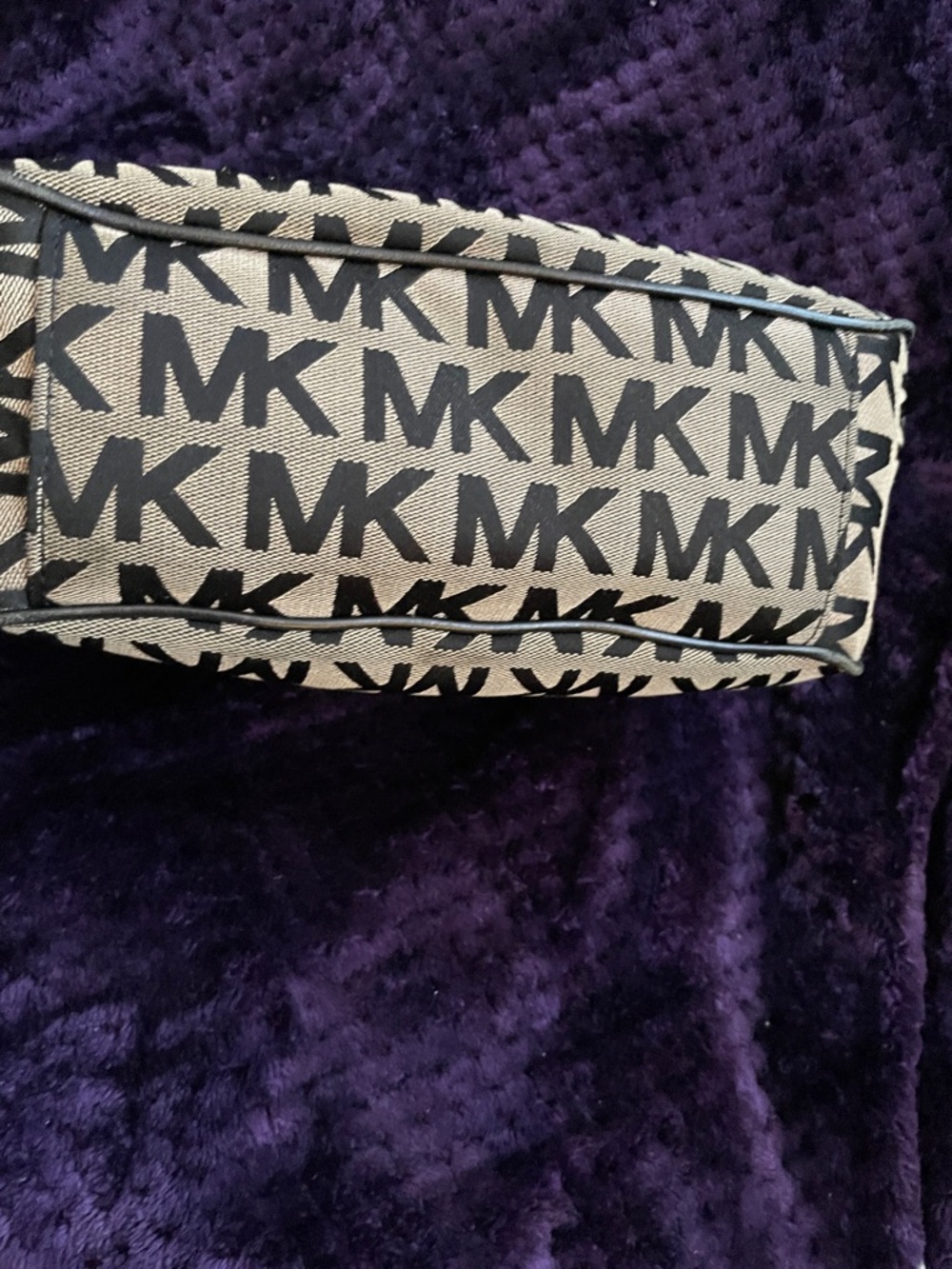 Michael Kors Black & Beige MK Logo Shoulder Bag EUC - Picture 3 of 6